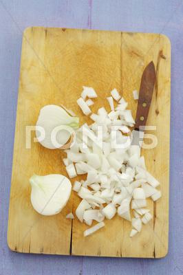 Stock photo of Onions, halved and chopped